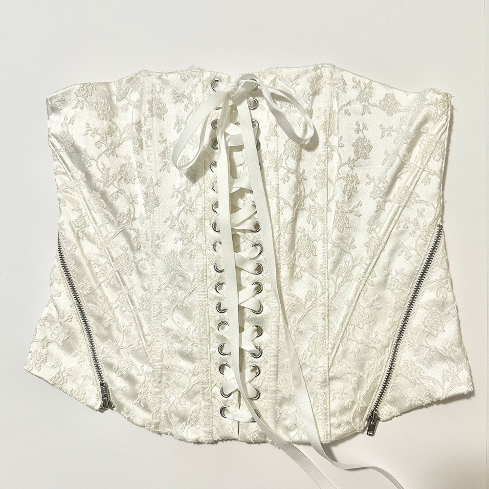 For Love & Lemons NWOT- Lilibet Corset top- white- size small
New without tags - Picture 2 of 7